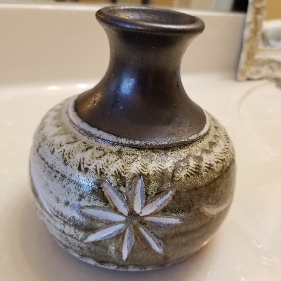Handcrafted pottery vase - Picture 3 of 7